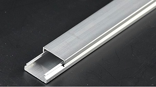 铝合金线槽的特性特点和运用范围。